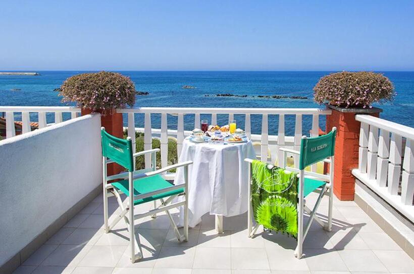Triple Room Sea View, La Scogliera