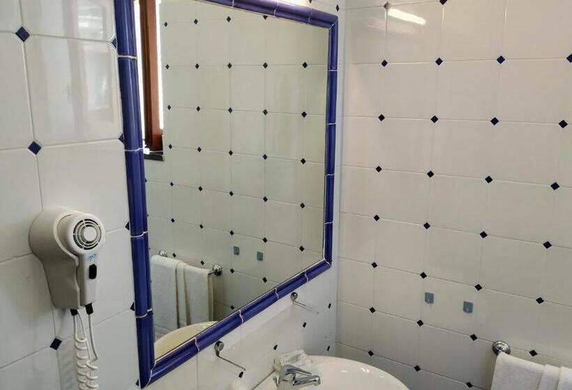 חדר אקונומי, La Scogliera