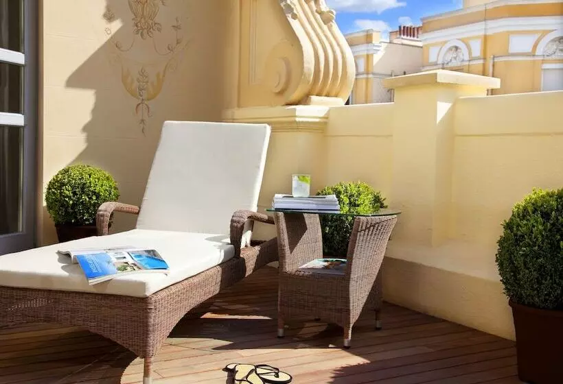 سوئیت جونیور با تراس, Urso Hotel & Spa, A Small Luxury Hotel Of The World