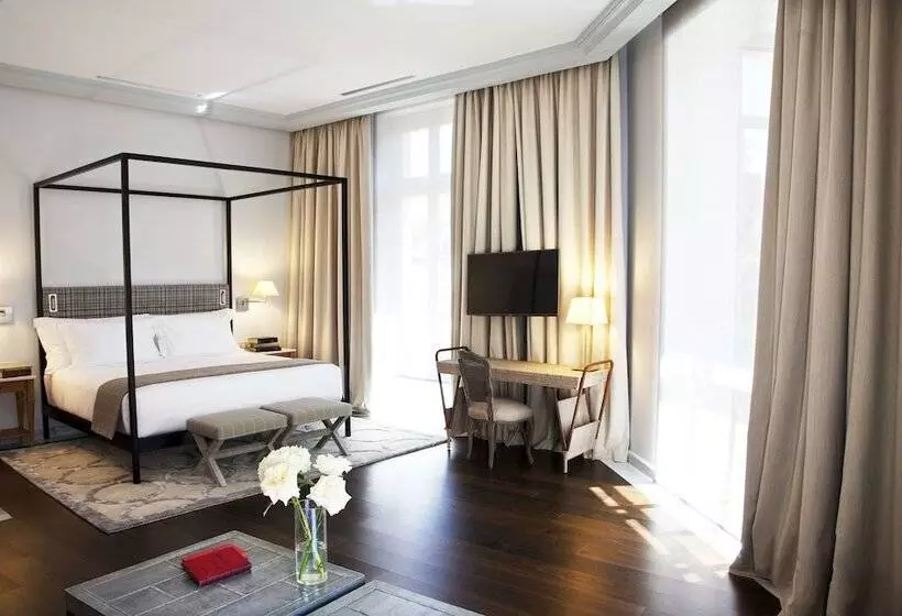 سوئیت جونیور با تراس, Urso Hotel & Spa, A Small Luxury Hotel Of The World
