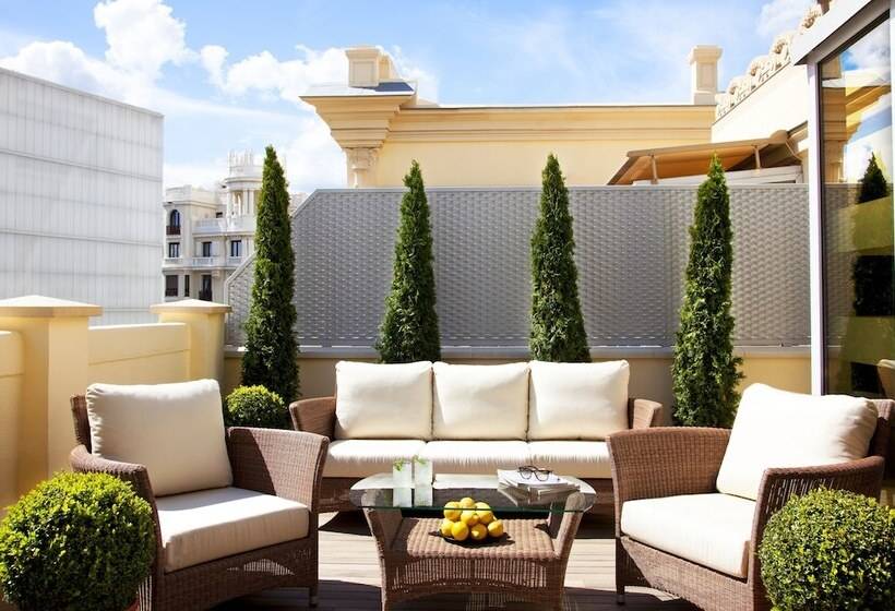 سوئیت جونیور با تراس, Urso Hotel & Spa, A Small Luxury Hotel Of The World