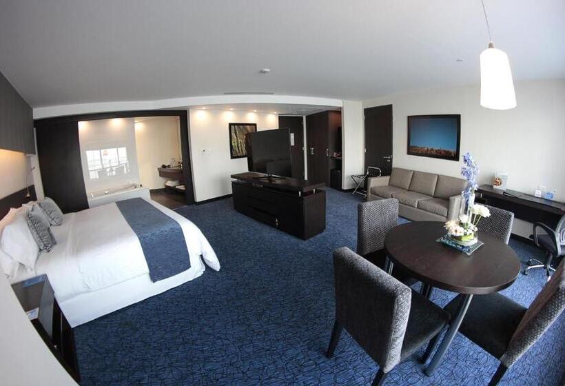 Полулюкс, Wyndham Guayaquil, Puerto Santa Ana