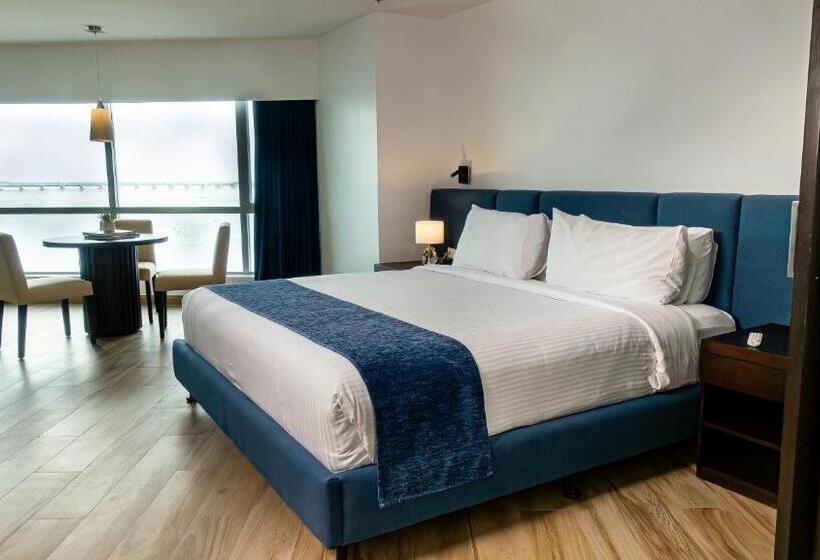 סוויטת ג'וניור, Wyndham Guayaquil, Puerto Santa Ana