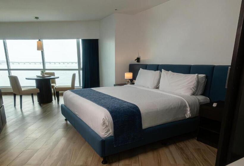 סוויטת ג'וניור, Wyndham Guayaquil, Puerto Santa Ana