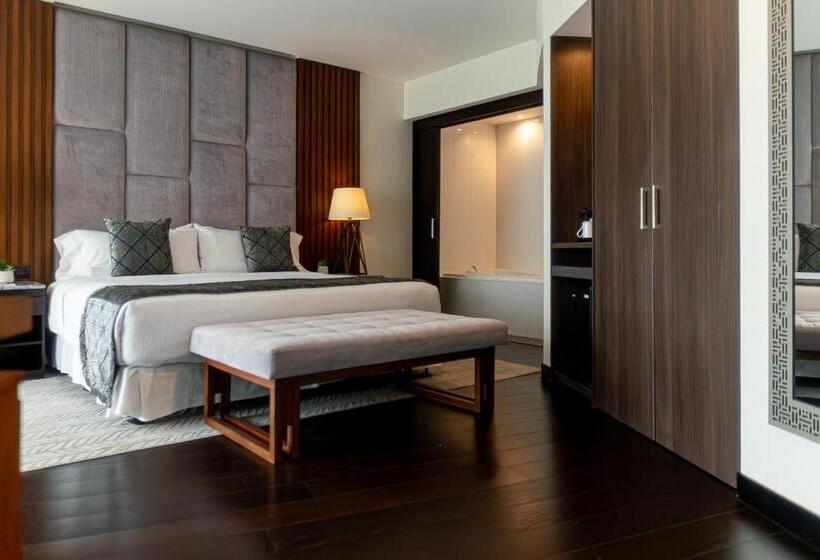 Полулюкс, Wyndham Guayaquil, Puerto Santa Ana