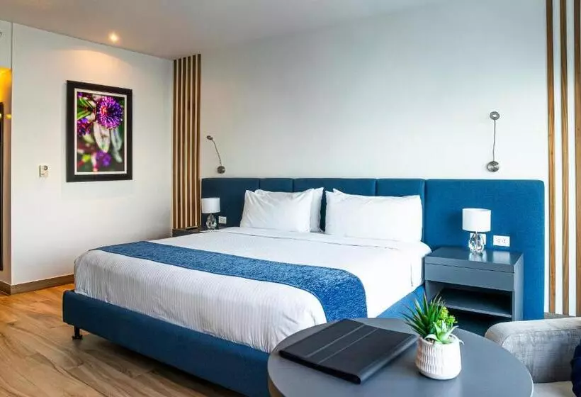 اتاق دلوکس با تخت کینگ و چشم‌انداز, Wyndham Guayaquil, Puerto Santa Ana