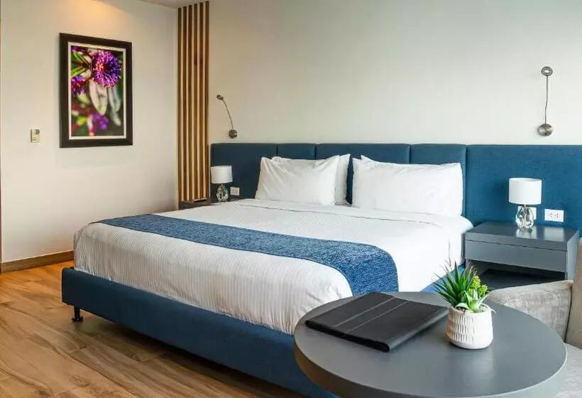 اتاق دلوکس با تخت کینگ و چشم‌انداز, Wyndham Guayaquil, Puerto Santa Ana