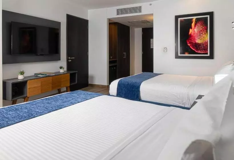 اتاق دلوکس با تخت کینگ و چشم‌انداز, Wyndham Guayaquil, Puerto Santa Ana