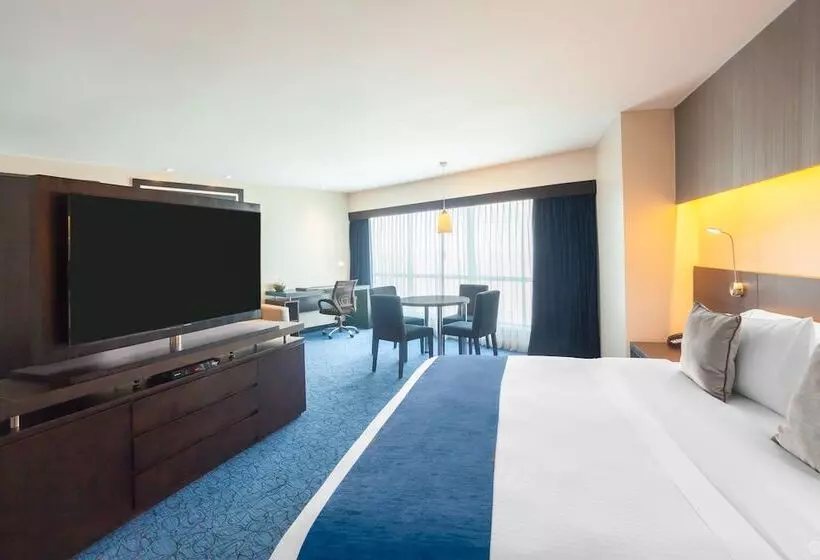 سوییت جونیور, Wyndham Guayaquil, Puerto Santa Ana