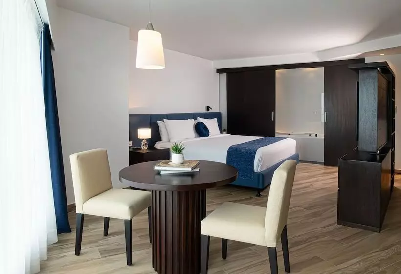 سوییت جونیور, Wyndham Guayaquil, Puerto Santa Ana