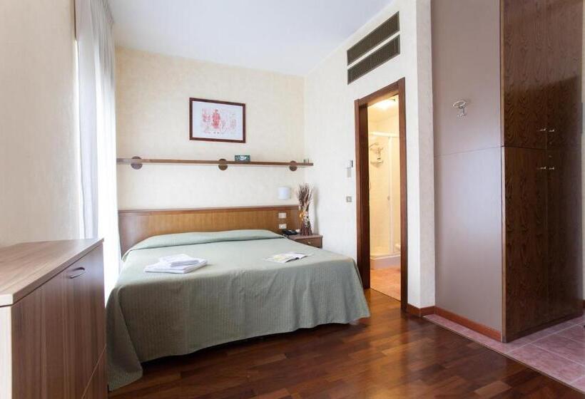 استودیوی استاندارد, Residence Desenzano