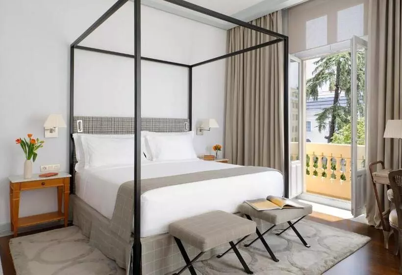 سوئیت جونیور با چشمانداز باغ, Urso Hotel & Spa, A Small Luxury Hotel Of The World