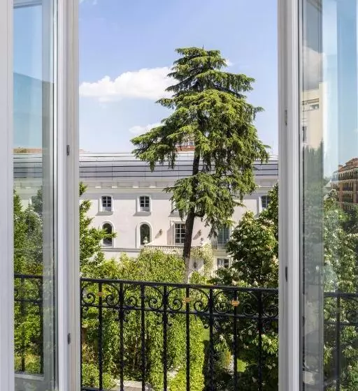 سوئیت جونیور با چشمانداز باغ, Urso Hotel & Spa, A Small Luxury Hotel Of The World