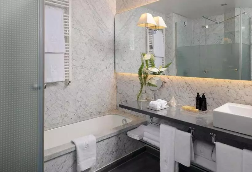 سوئیت جونیور با چشمانداز باغ, Urso Hotel & Spa, A Small Luxury Hotel Of The World