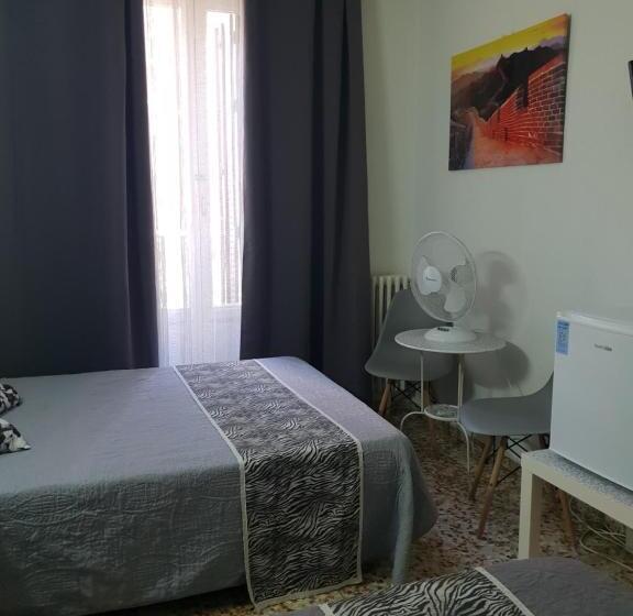 اتاق استاندارد چهارنفره با سرویس بهداشتی مشترک, Hostal Diaz