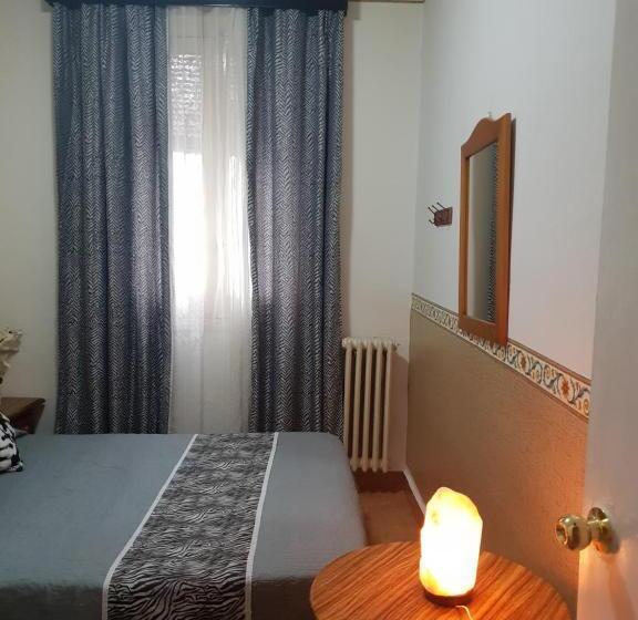 اتاق استاندارد با سرویس بهداشتی مشترک, Hostal Diaz