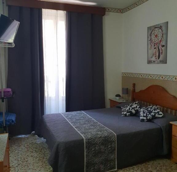 اتاق استاندارد با بالکن, Hostal Diaz