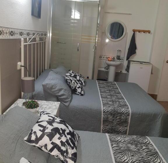 اتاق استاندارد چهار تخته, Hostal Diaz