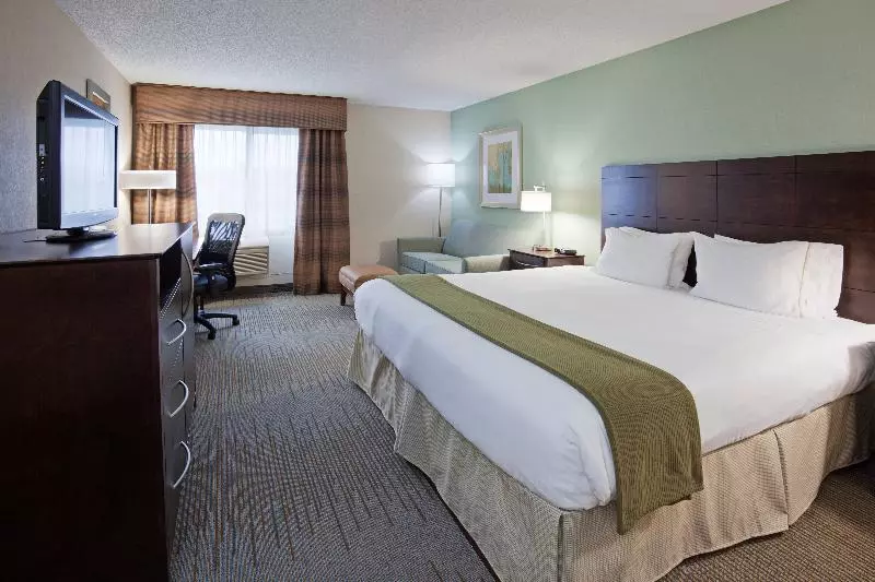 身障者適用キングサイズベッドルーム, Candlewood Suites Houma, An Ihg