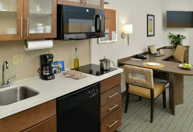 スタンダードスタジオ, Candlewood Suites Houma, An Ihg