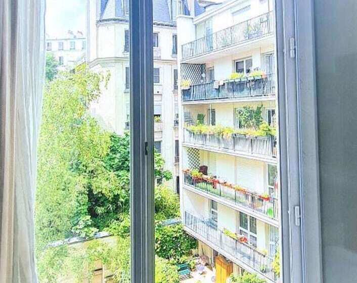 Standard Single Room, De France 18