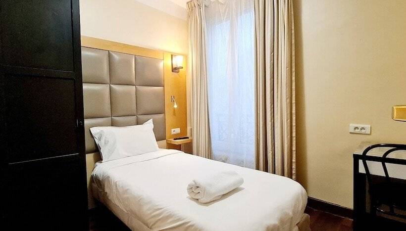 اتاق استاندارد یک نفره, De France 18