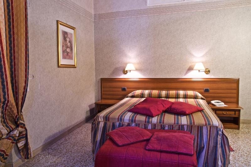 Pokój Standard Trzyosobowy, La Luna