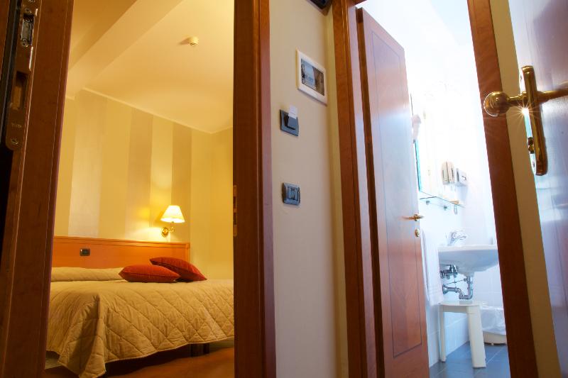 Pokój Standard Trzyosobowy, La Luna