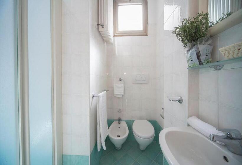 اتاق استاندارد یک نفره, Manola