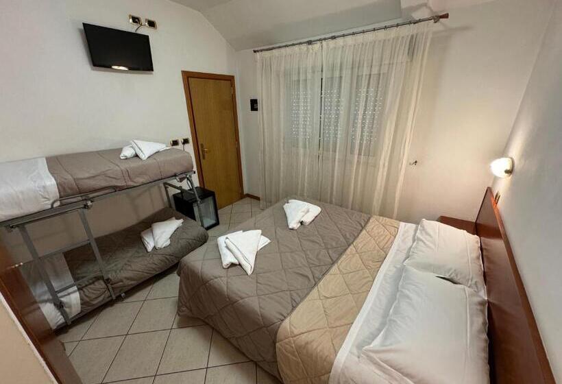 اتاق استاندارد چهار تخته, Manola