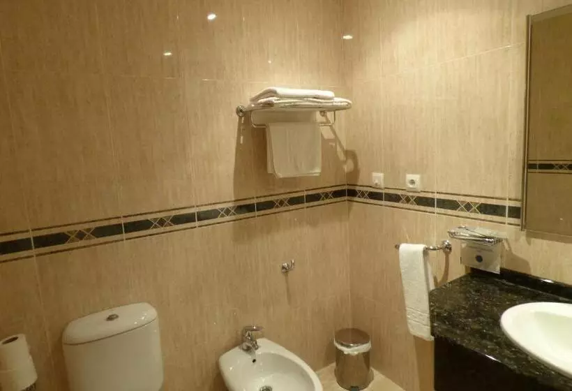 اتاق استاندارد یک نفره, Rostits