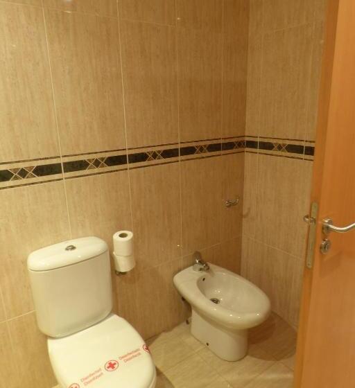 غرفة قياسية ثلاثية, Rostits