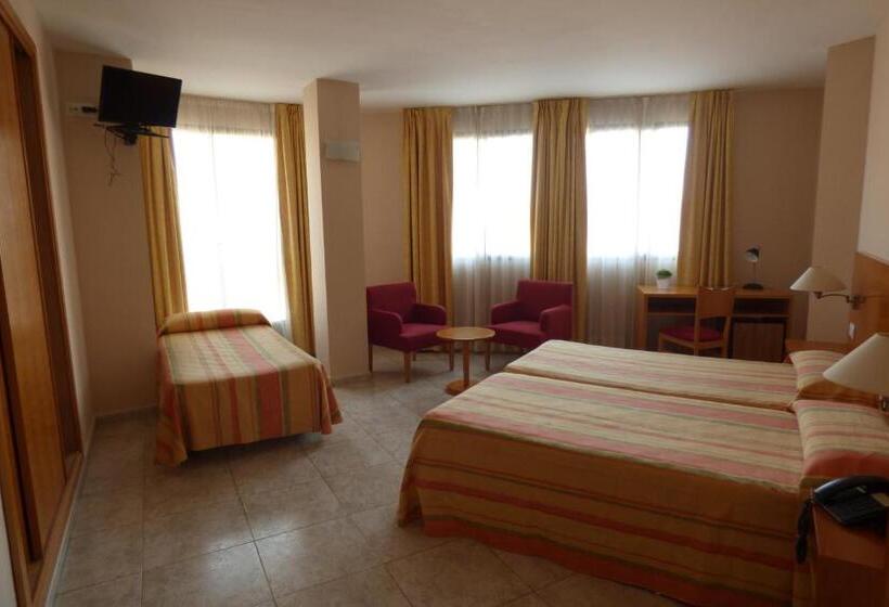 غرفة قياسية ثلاثية, Rostits