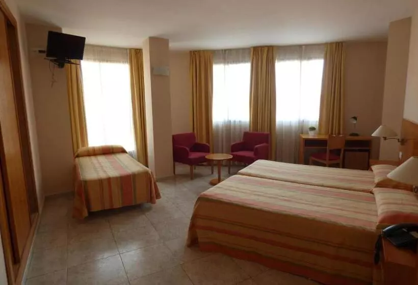 اتاق استاندارد سه نفره, Rostits