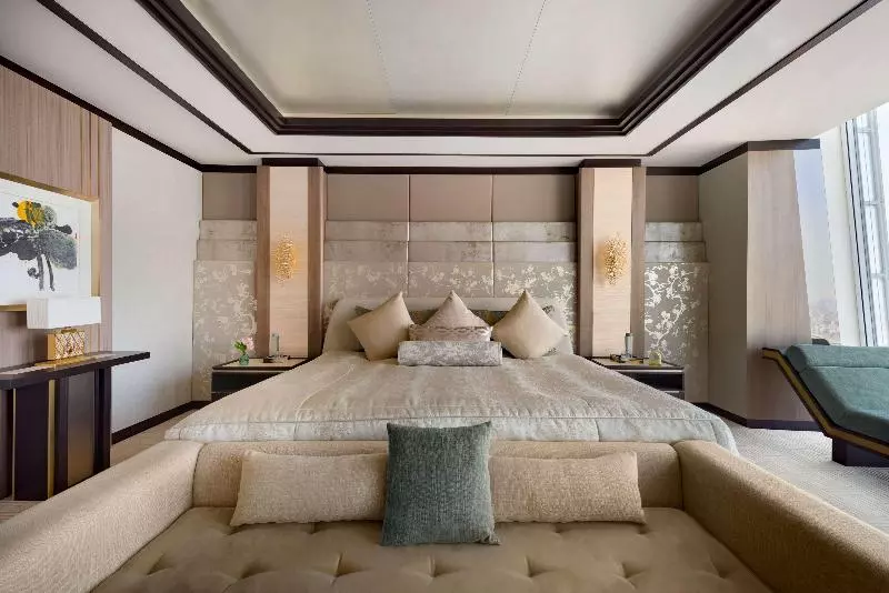 Suite, Shangrila The Shard, London