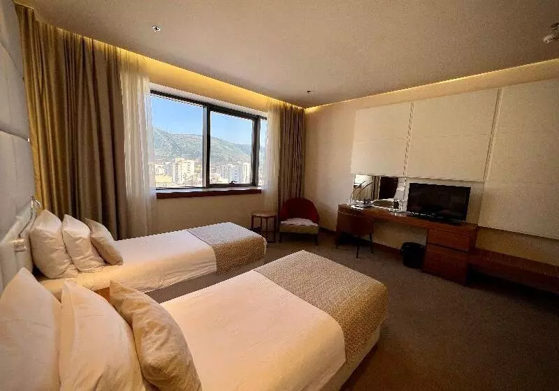 Standard Room King Size Bed, Shangrila The Shard, London