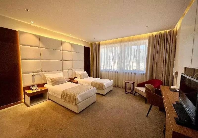 Standard Room King Size Bed, Shangrila The Shard, London