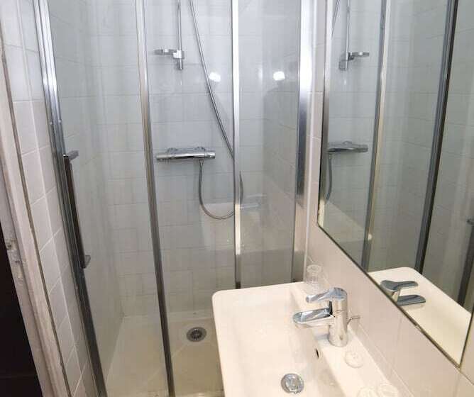 スタンダードトリプルルーム, Sully