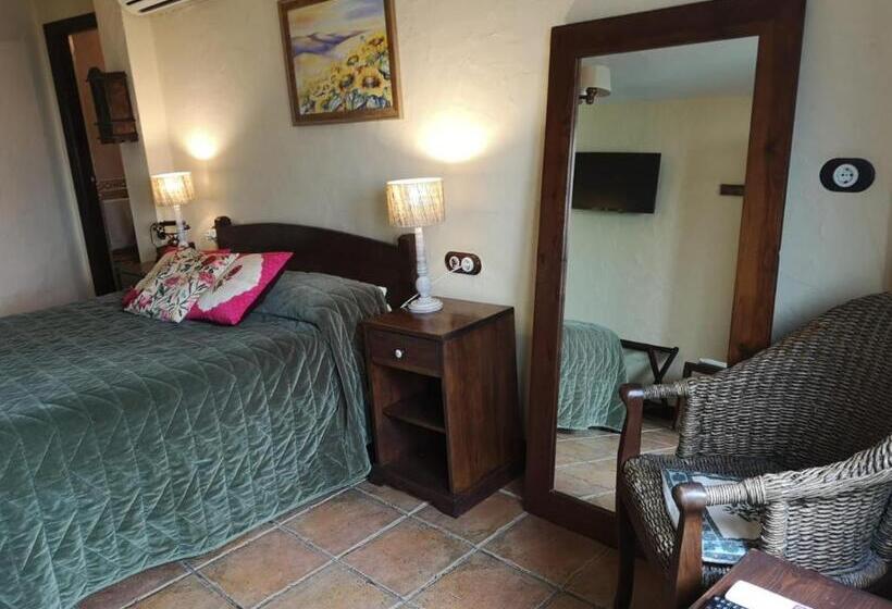 标准间内部标间, Triskel