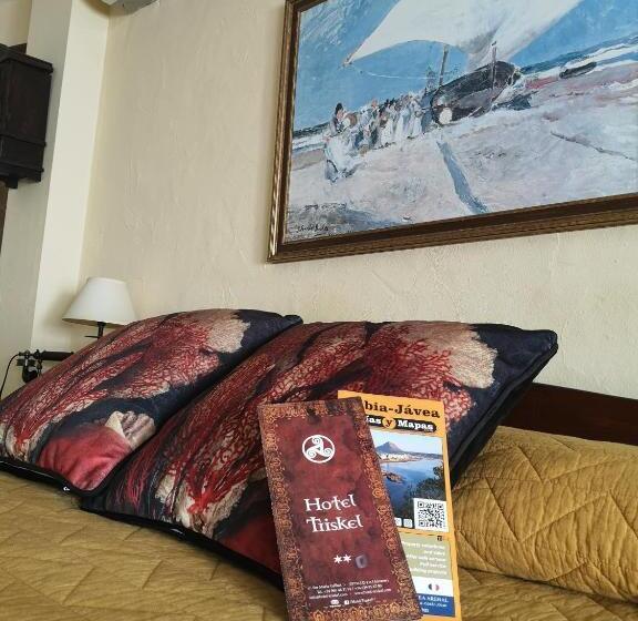 标准房带园景, Triskel