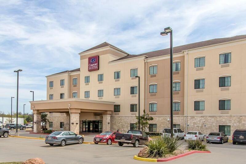 Люкс Кровать Кинг, Comfort Suites Lawton Near Fort Sill