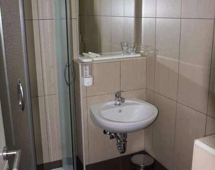 اتاق استاندارد سه نفره, Etn