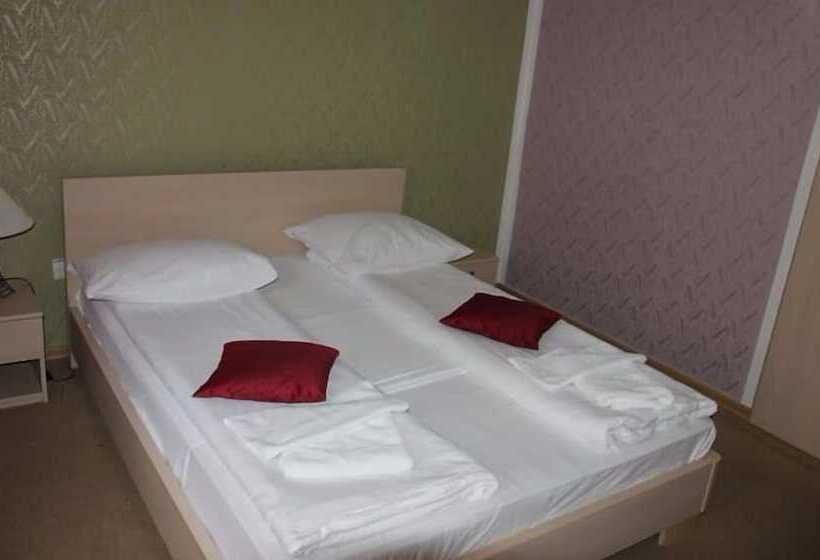 اتاق استاندارد سه نفره, Etn