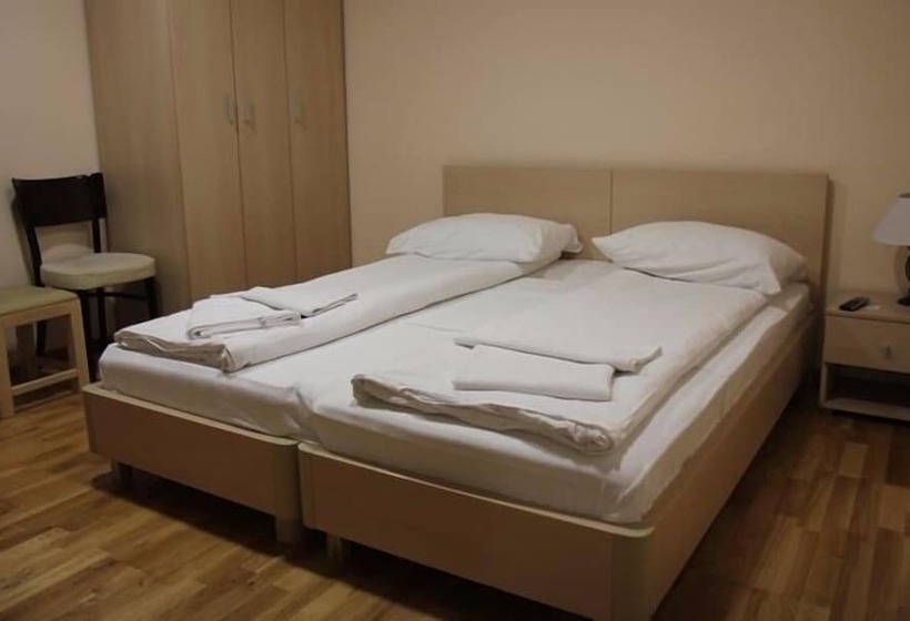 اتاق استاندارد سه نفره, Etn