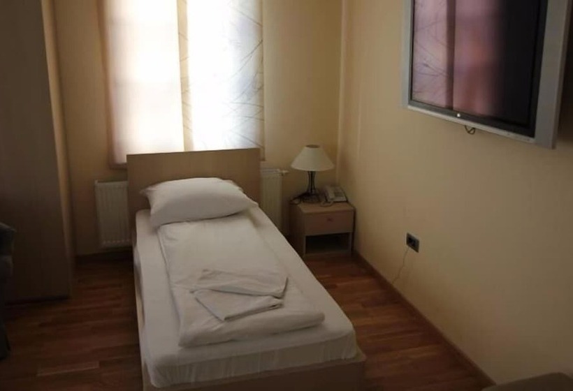 اتاق خانوادگی, Etn