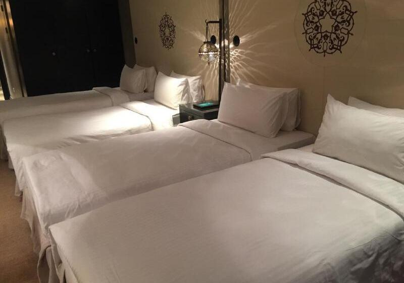 带大床的标准间, Holiday Inn Express & Suites Northeast, An Ihg