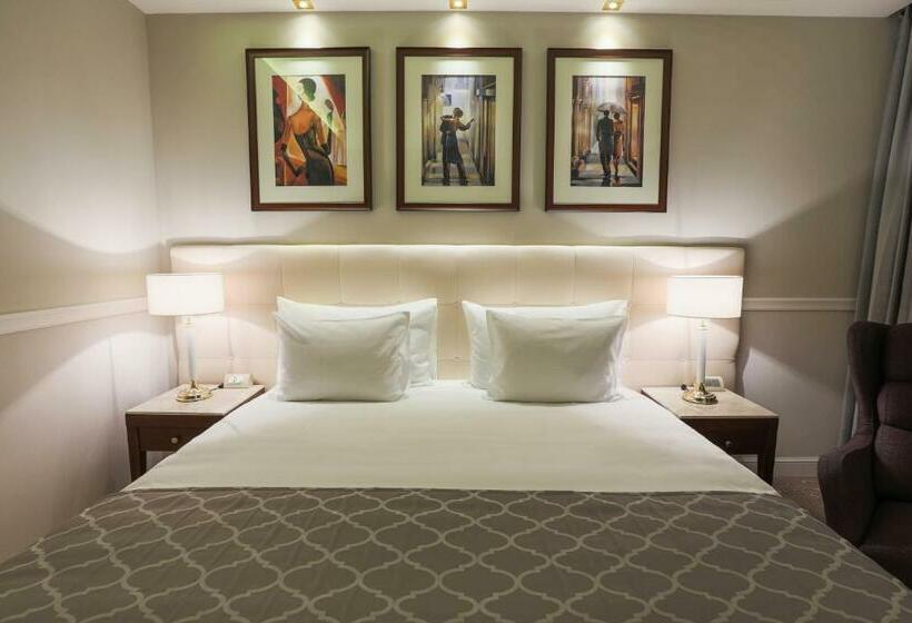 デラックスルーム, International Iasi