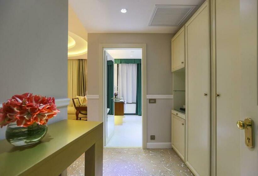 デラックスルーム, International Iasi