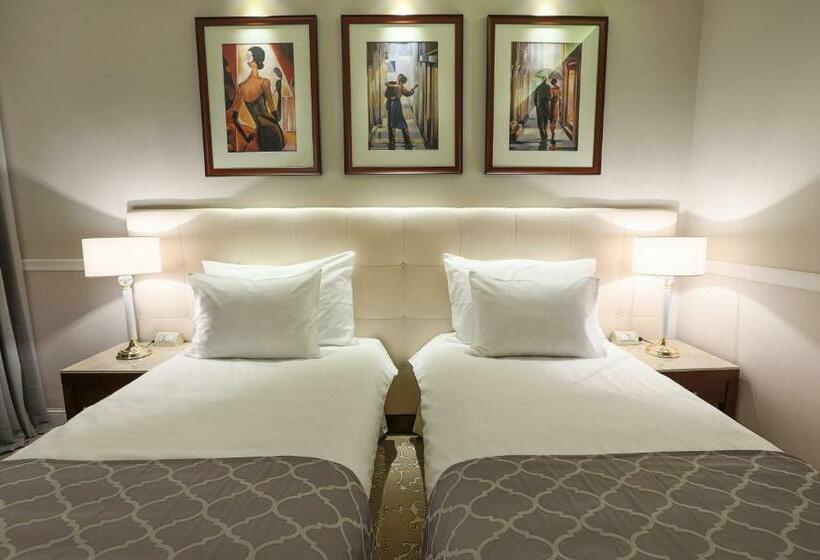 デラックスルーム, International Iasi