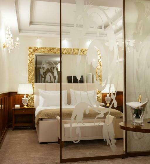 スイート, International Iasi